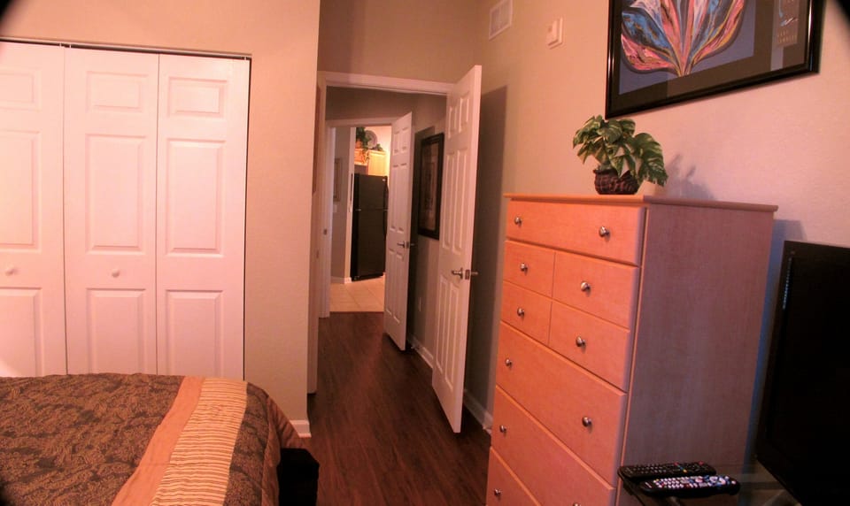 2nd Bedroom with 32" HD TV