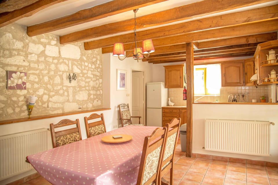Cottage - kitchen/dining area