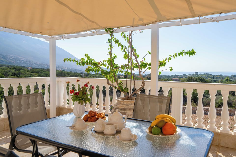 Upper terrace/balcony - stunning sea and mountain views