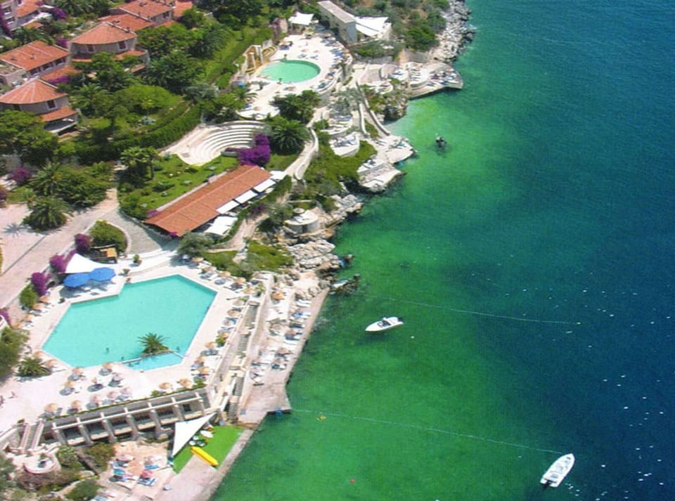 Extensive seaside facilities