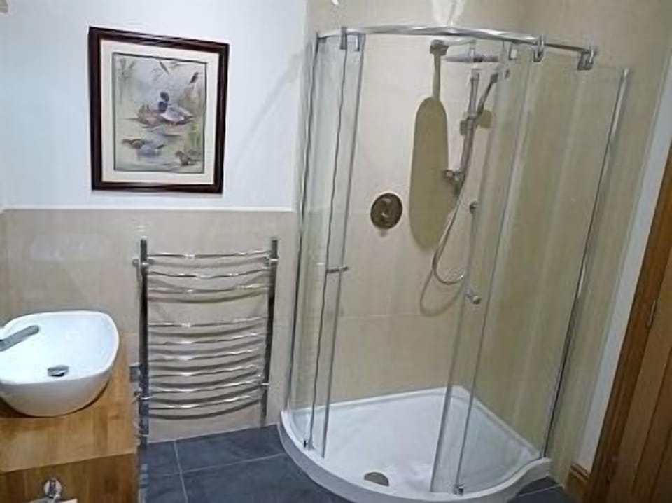 Shower Orchard View bath out of shot...........
