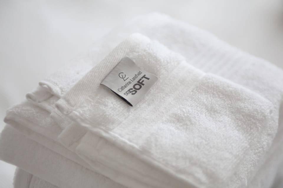 Carefully selected top quality bed linen & towels