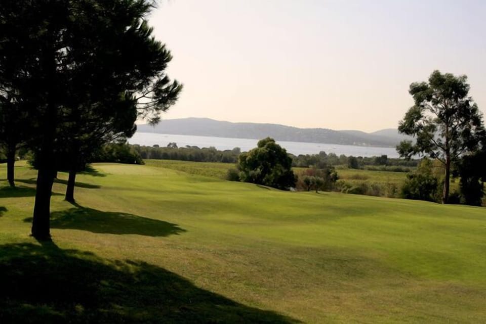 Golf at teh nearby Beauvallon Golf Course near St. Maxime. 