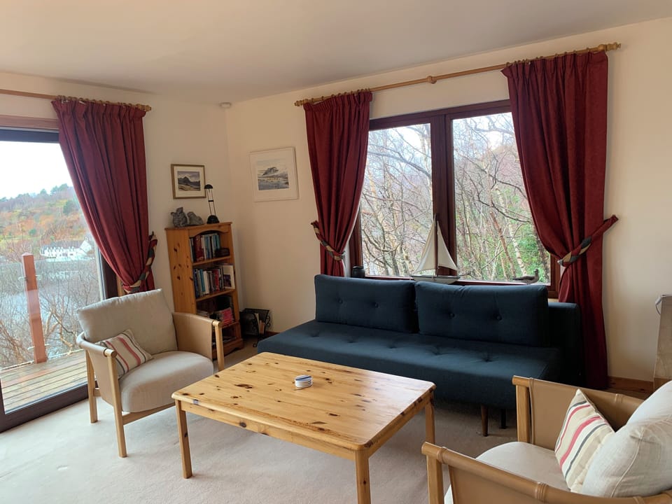 Other half of sitting room