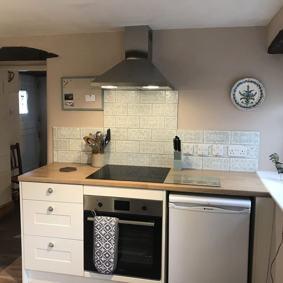 Zanussi oven, grill and induction hob, so you can cook your favourite dishes.