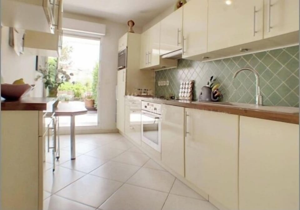 Separate kitchen
