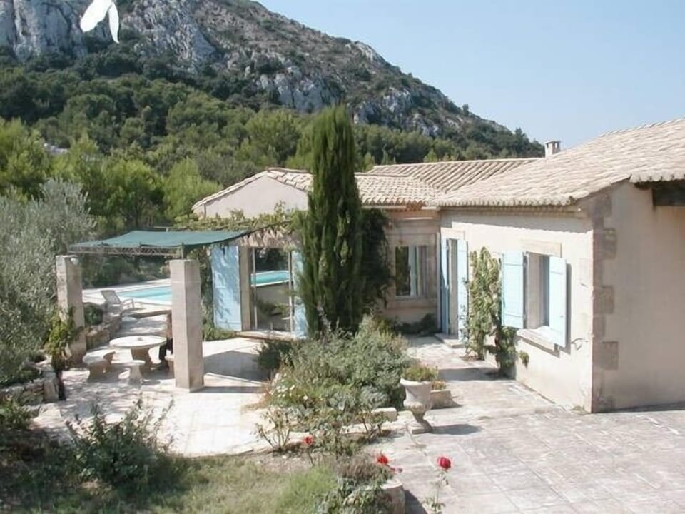 House, terrace and rooms, south facing/
Maison, terrasse et chambres, face sud
