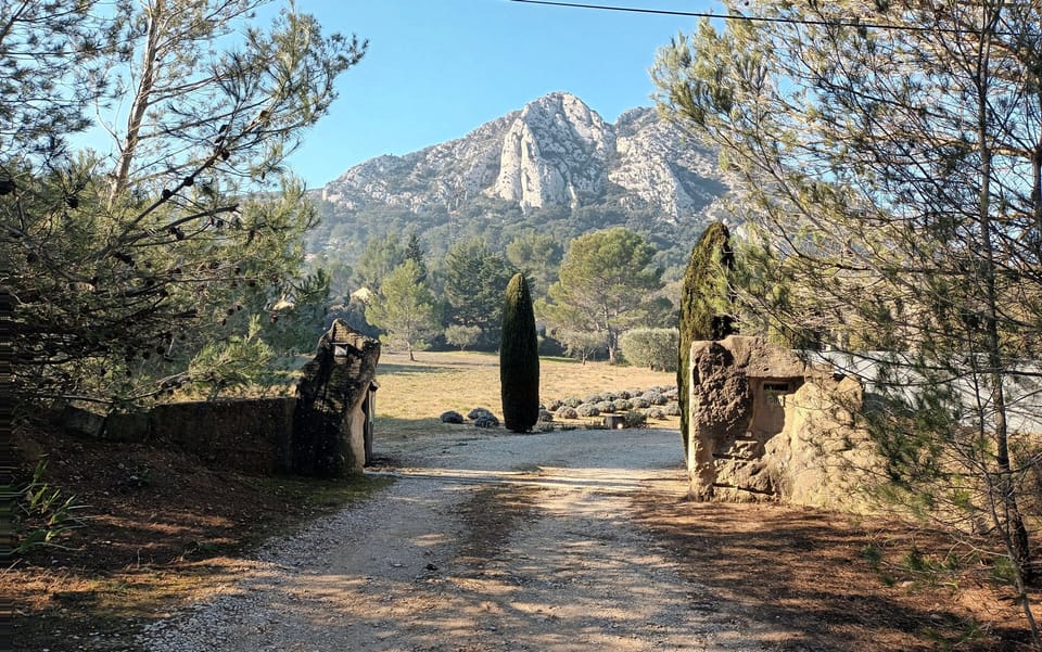 Entry to house/Entrée de la maison
