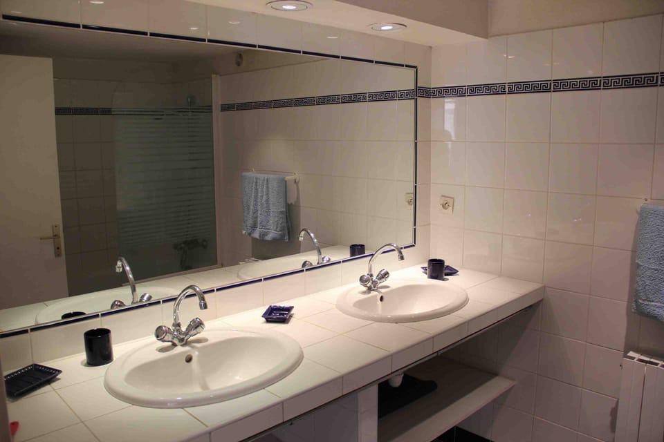 Bathroom (level garden)