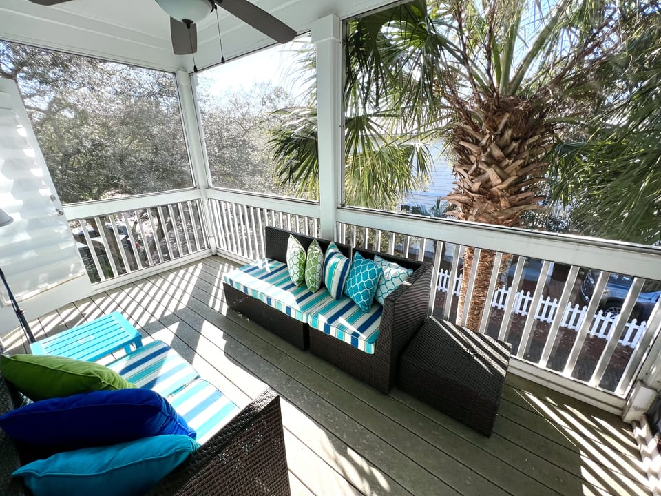 Screened in porch shared by queen and twin rooms.