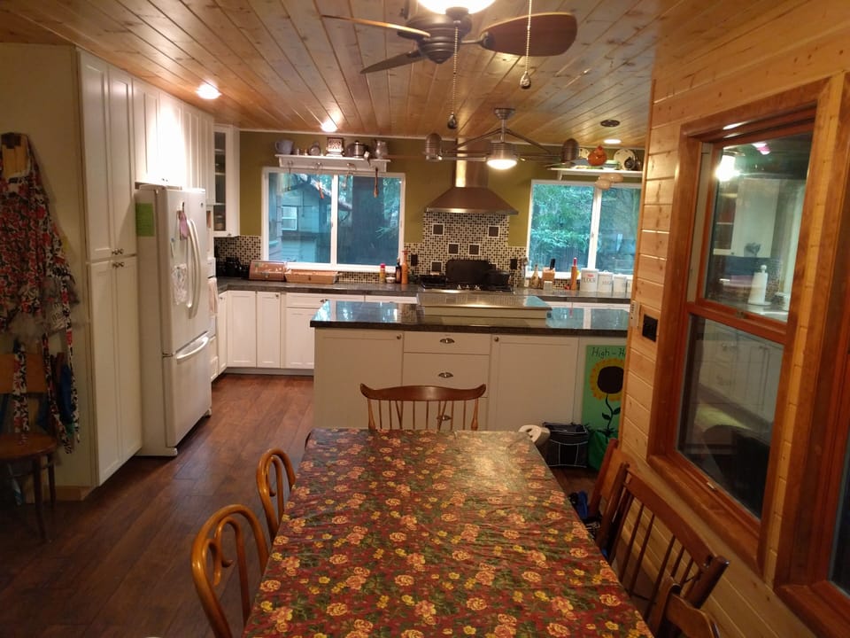 Kitchen/dining room - table seats 8