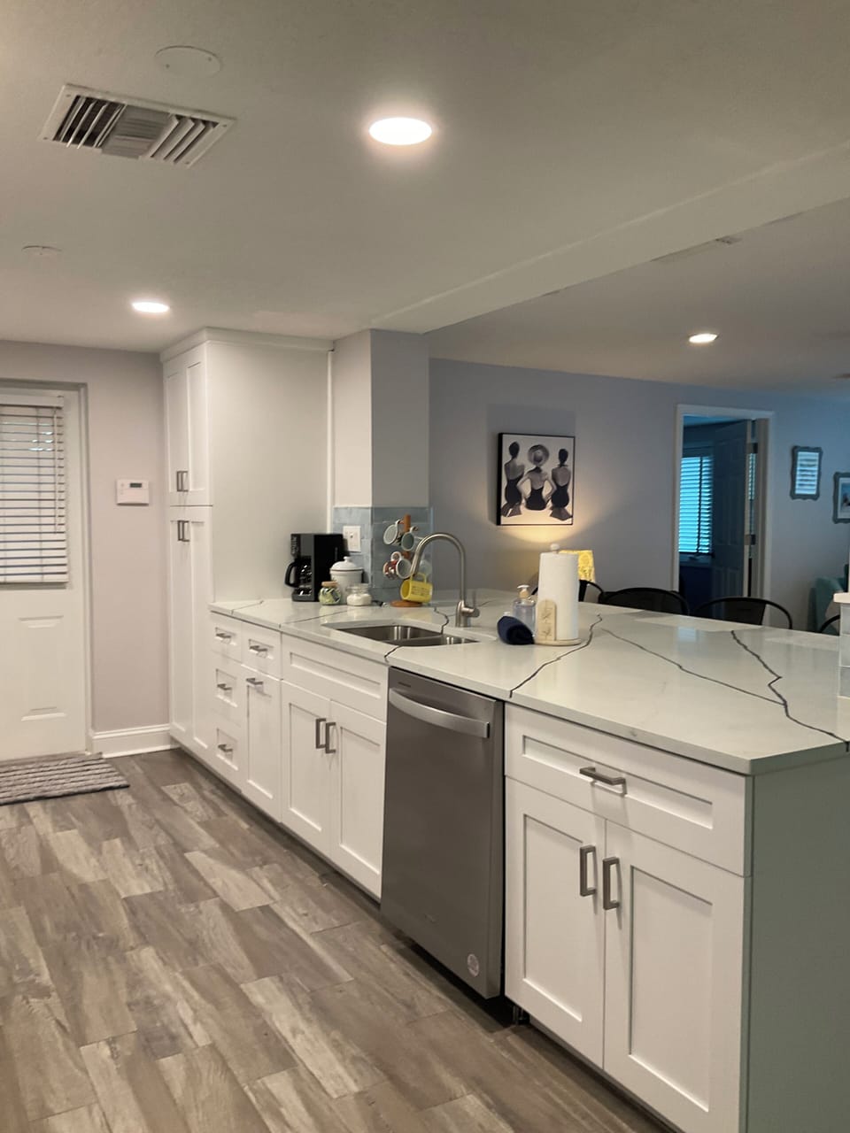 Large island counter.