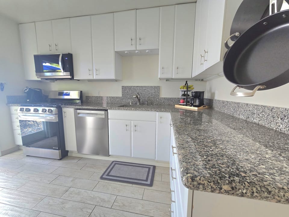 Fully-equipt kitchen with granite counterops and full size appliances