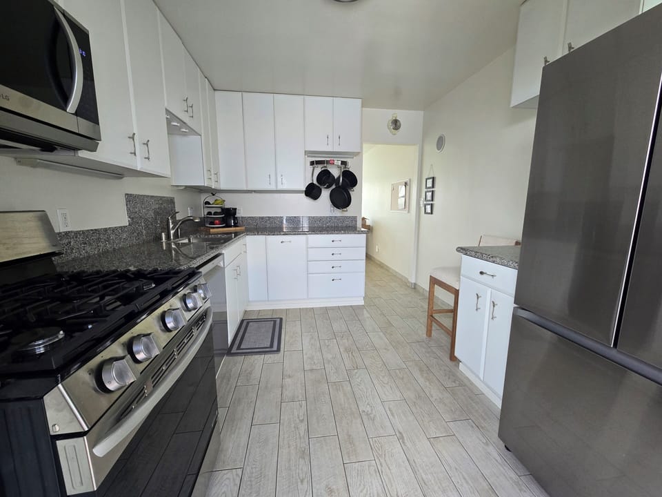 Fully-equipt kitchen with granite counterops and full size appliances