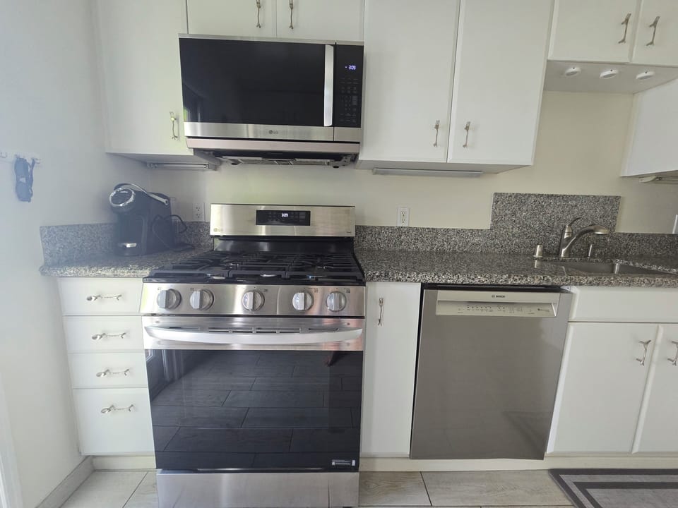 Fully-equipt kitchen with granite counterops and full size appliances