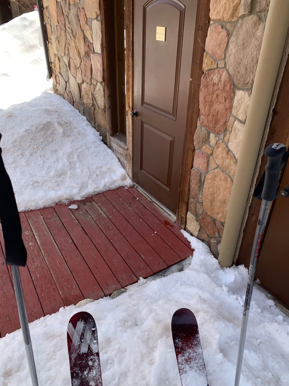 Did we mention ski in and ski out.  You can ski right up to the elevator door!