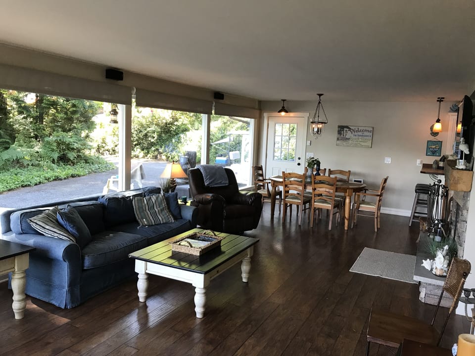 Comfortable Open Living Area with Fireplace, Flat Screen, Stereo & Views