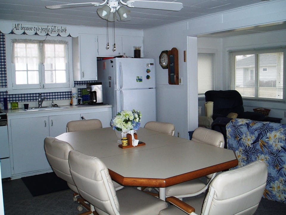 Dining & Kitchen