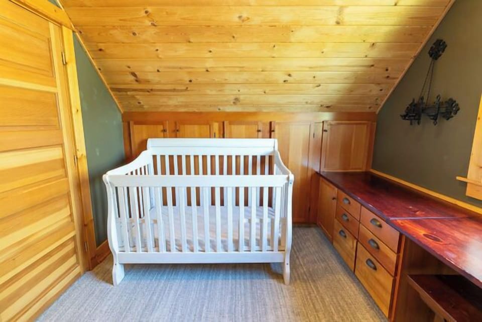 loft bedroom up main (crib!)