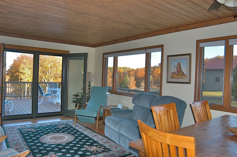 Family and Dining Room
with 3 Recliners