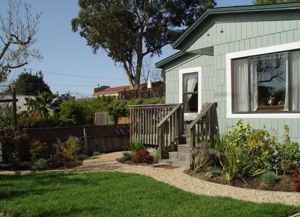 Your retreat in Santa Cruz at 547 14th Avenue