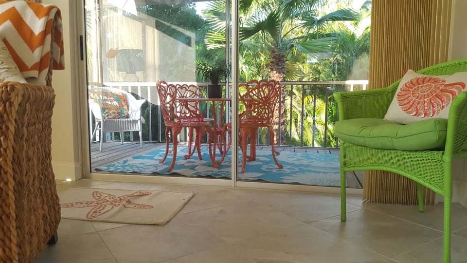 Living room/lanai