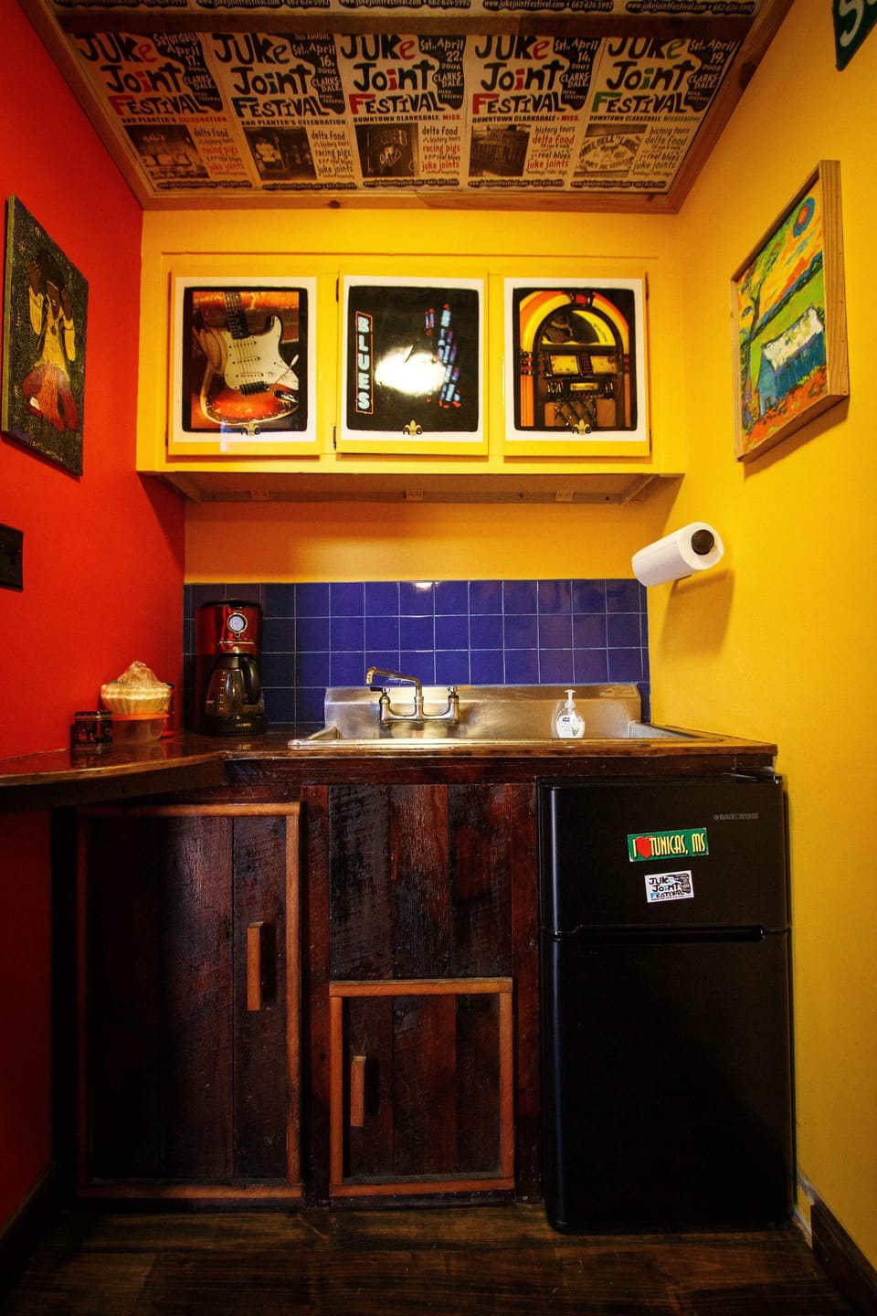 Kitchenette includes refrigerator, coffee maker,microwave, & toaster oven