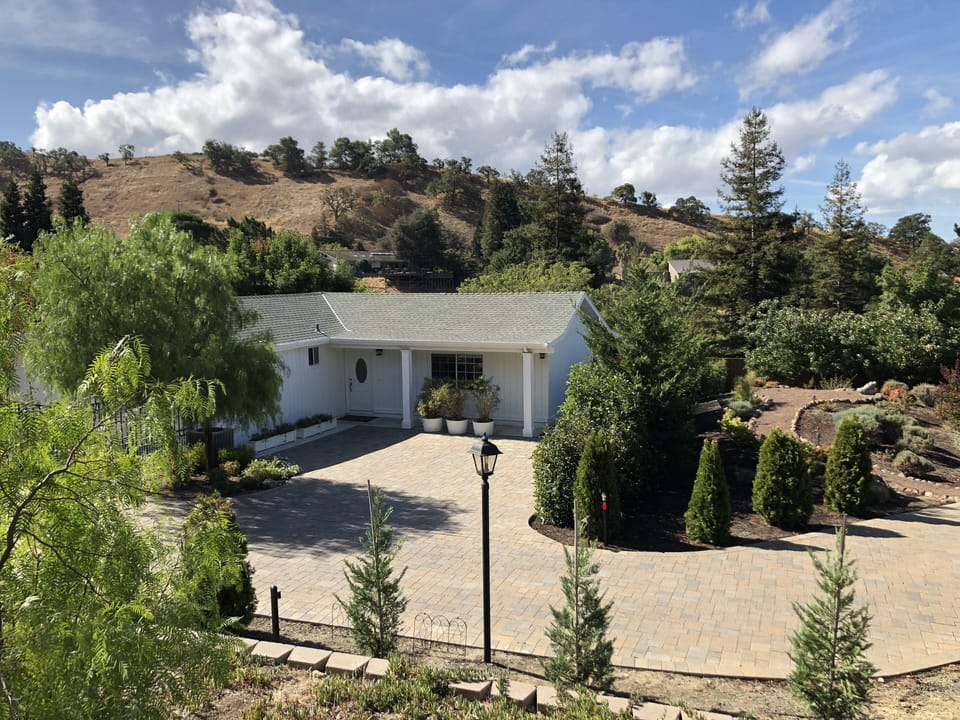spacious entry, room for 2 vehicles parking
