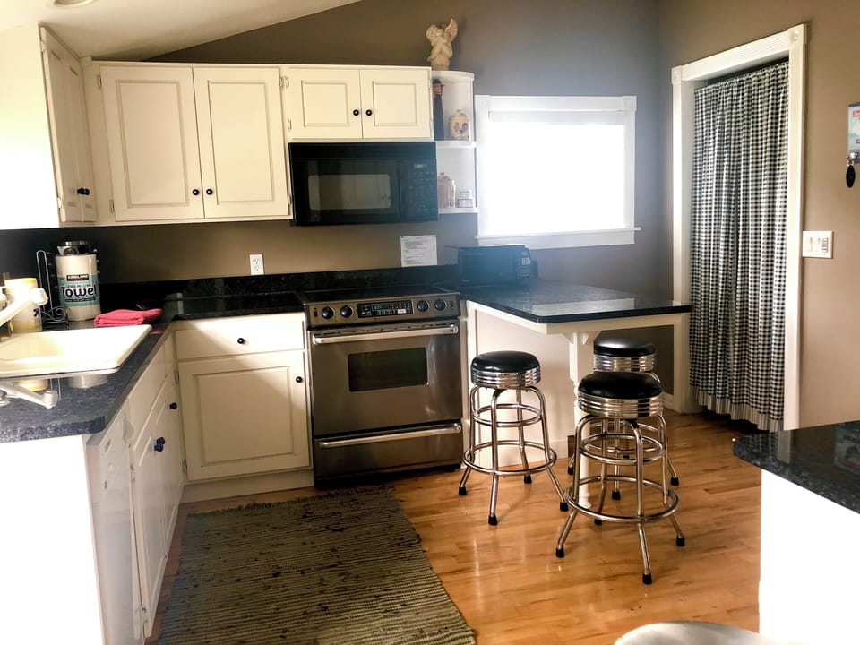 Full kitchen