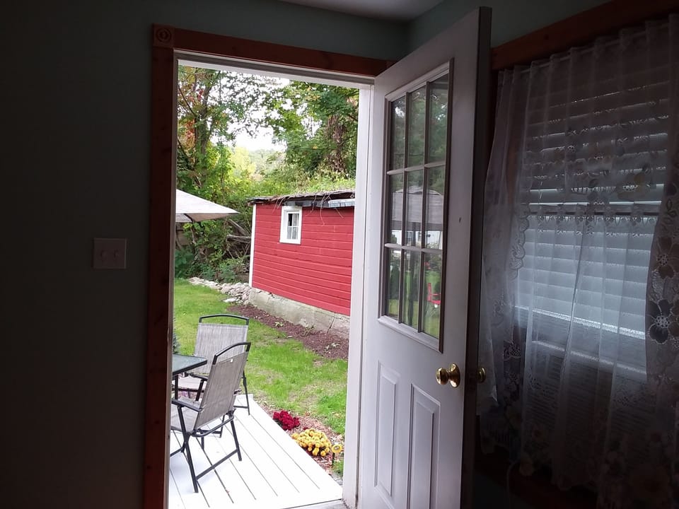 Master leads to private deck.