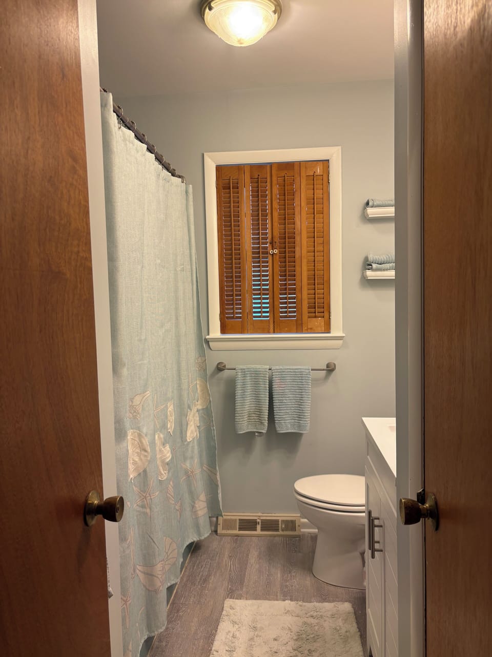 Upstairs full bathroom