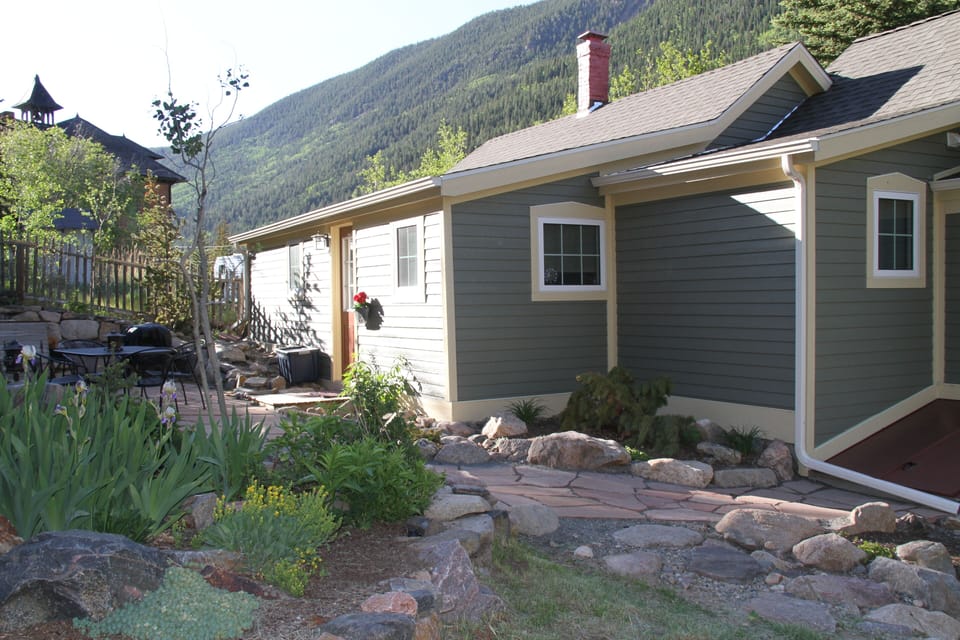 Beautiful custom flagstone back patio.