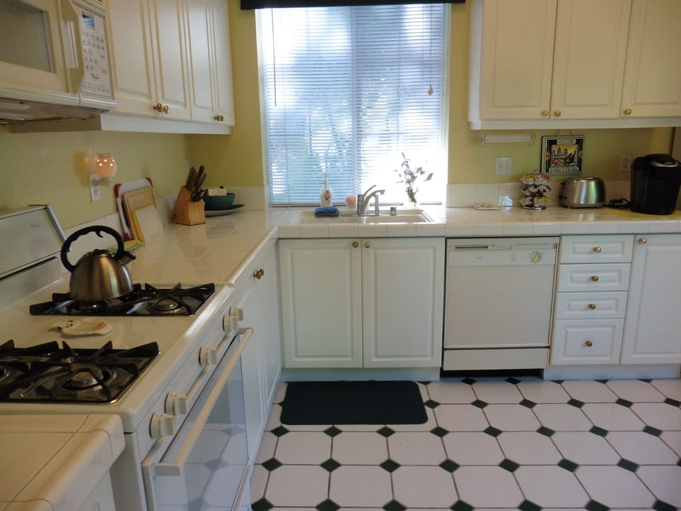 Fully equipped kitchen