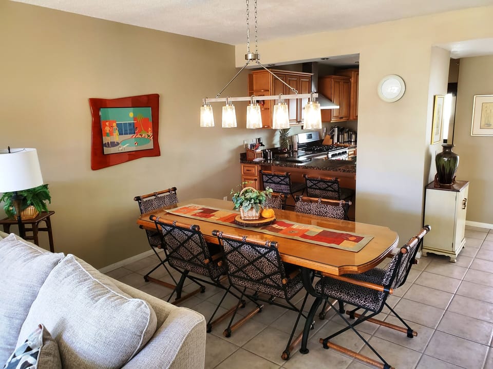 Dinging area and table