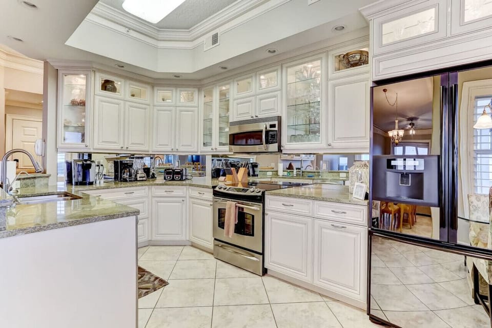 Large Kitchen Fully Stocked with high end stainless steel appliances