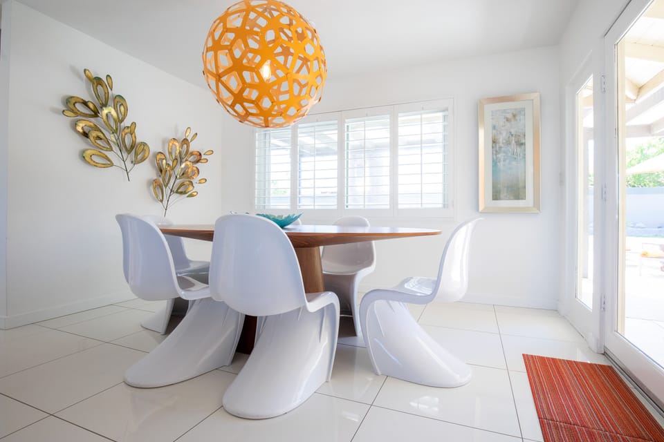 Dining area for 6