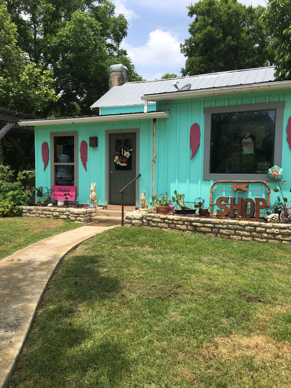 Perfect surroundings boutique steps away!