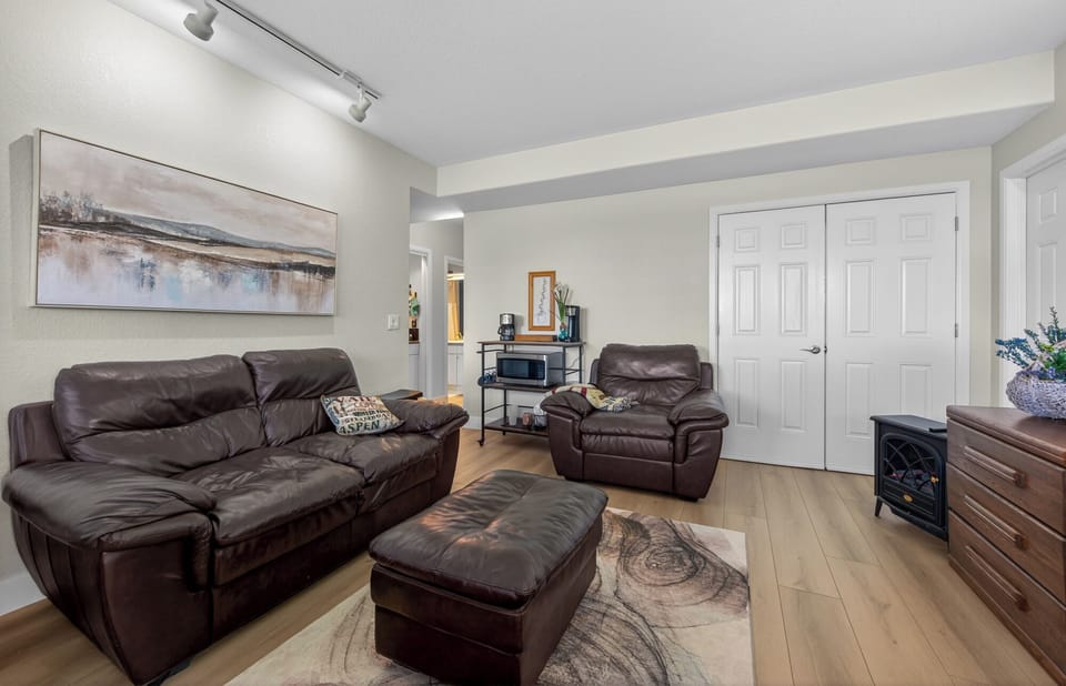 Seperate TV room 