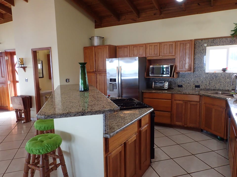 Gourmet kitchen with all new appliances #CasaCaribeRoatan