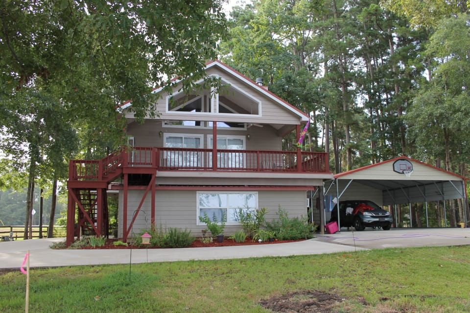 Side of lodge and carport. 
