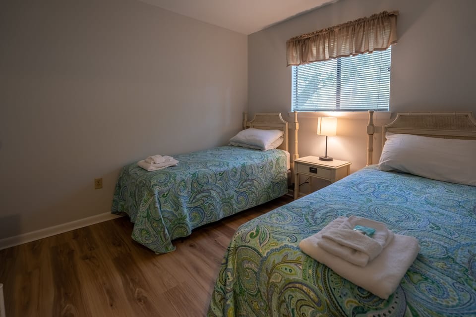 2nd Bedroom - twin beds