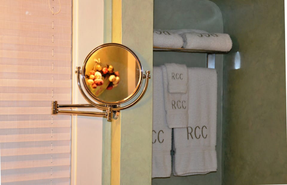 Arcata Stay's Rose Court Cottage studio vacation rental bath with plush towels