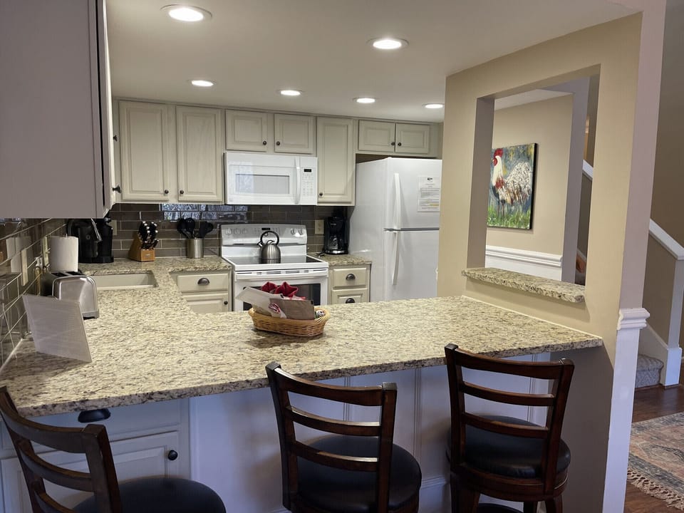 Fully Equipped Kitchen w/Bar Seating for Three (3)
