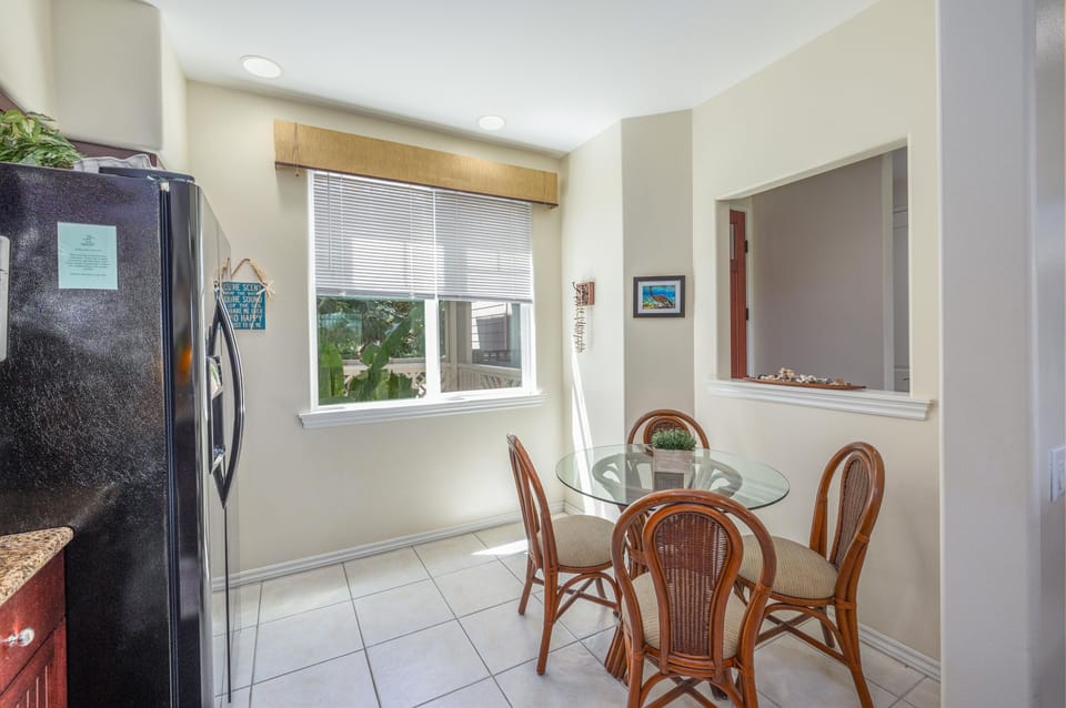Breakfast dining in kitchen with passthrough at entryway