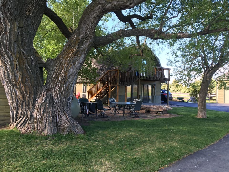 Riverhouse on the Yellowstone
