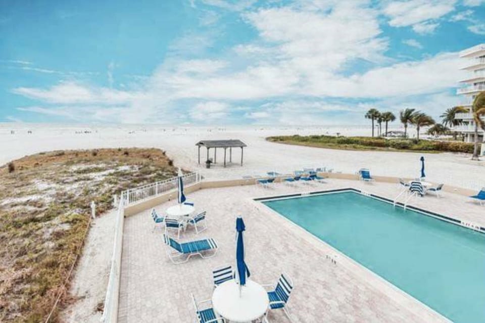 Private pool only for residents on the beach!  No other complex compares!