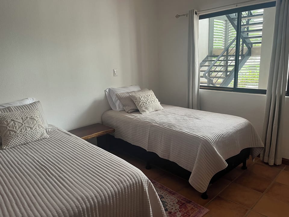 4th bedroom with twin beds