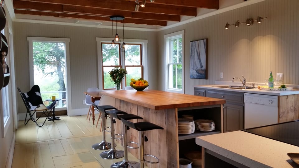 Large open Kitchen, 7' Island, 100 yr old beams, original floors, 23'x13'