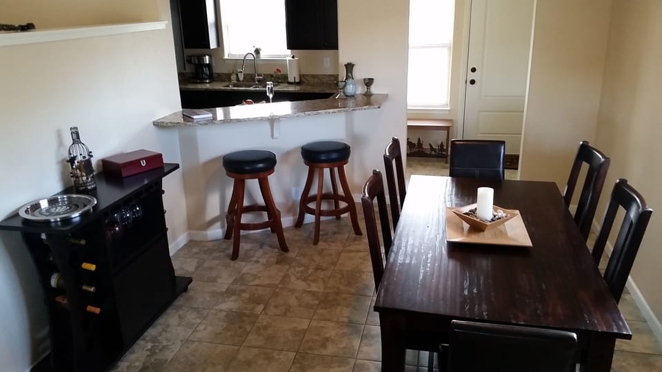 Dining room, table seats up to 6 with 2 additional seats at bar