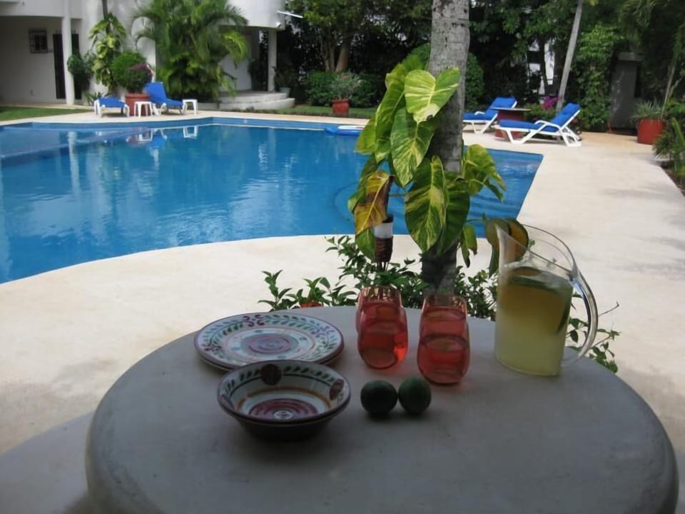 Another pool shot -great place for a relaxing lunch by the pool or playing cards